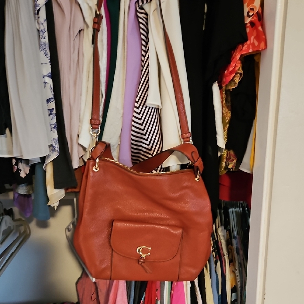 Elegant Tan Leather Shoulder Bag